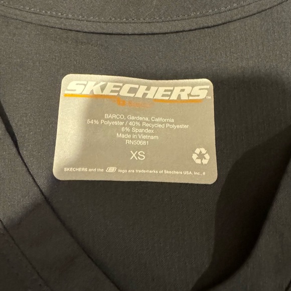 Sketchers Scrub Set - Picture 2 of 4